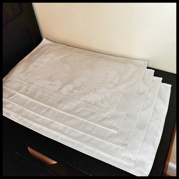 4 White Placemats - Picture 6 of 9